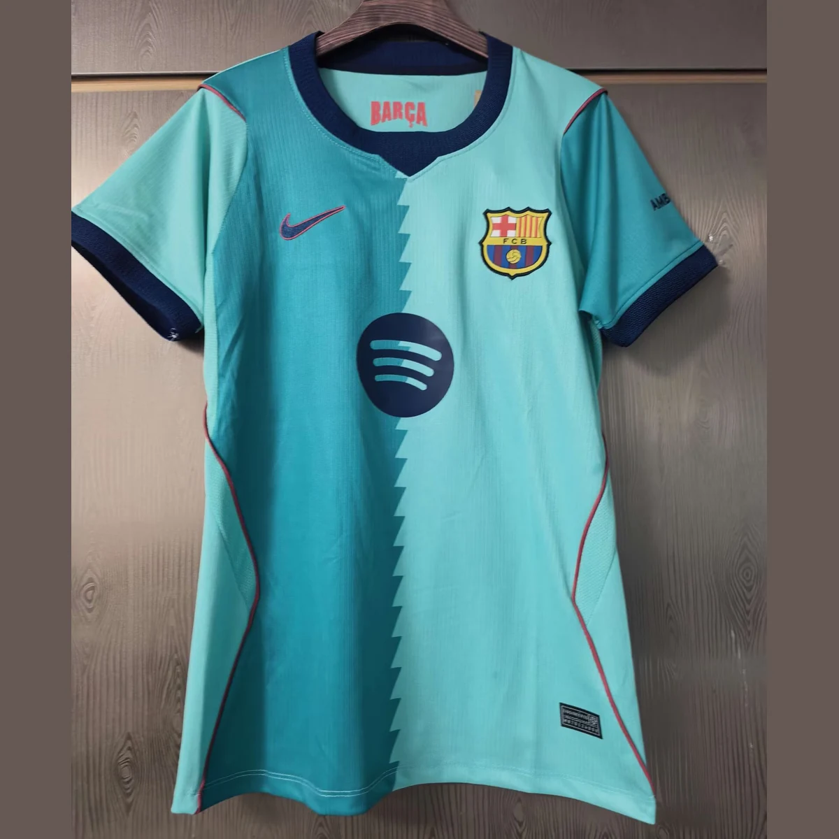 بلوزة برشلونة ثالثة نسواني 2026/27
