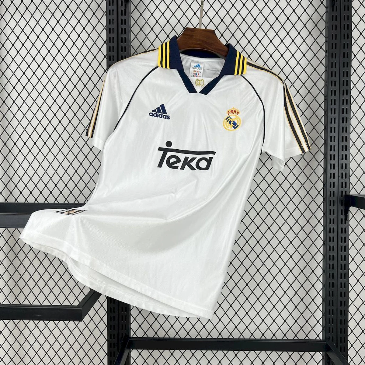 بلوزة ريال مدريد ريترو 1999/00 أساسية
